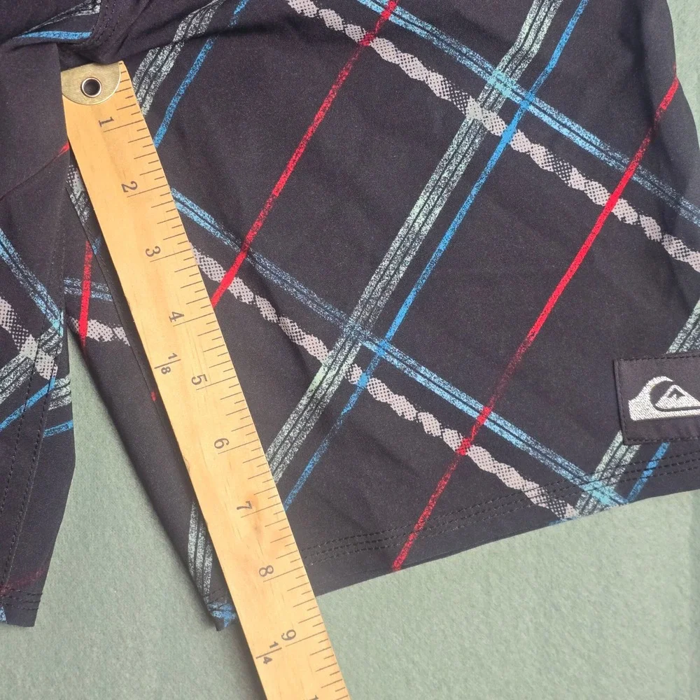 Quiksilver‎ Boys Plaid Board Shorts Size 8 Swim Trunks Black Blue Red 2540565059